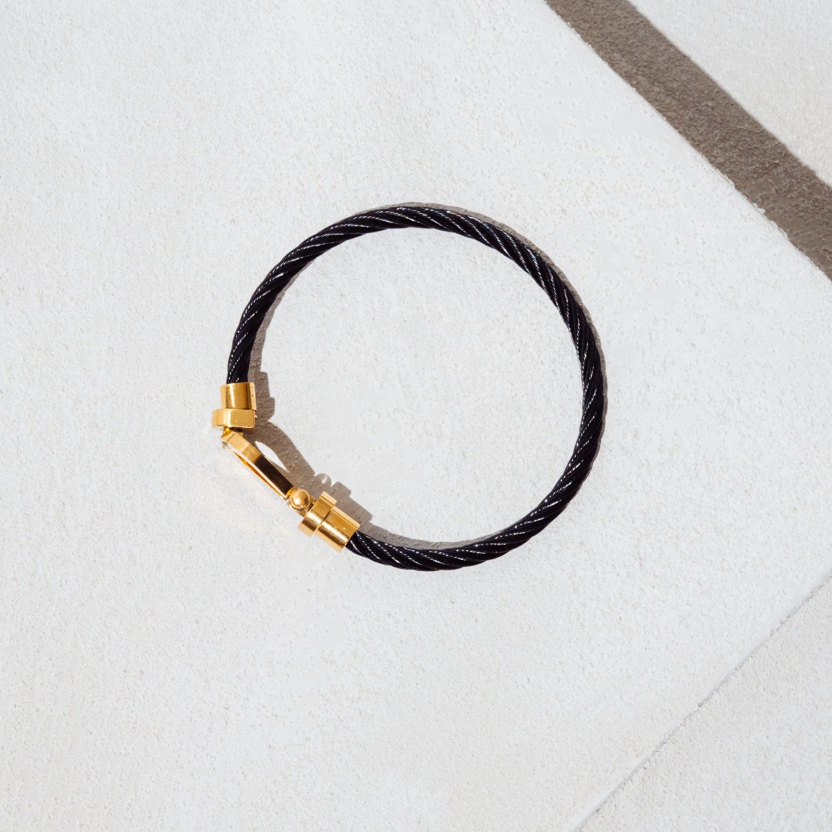 Core bracelet (black with gold)