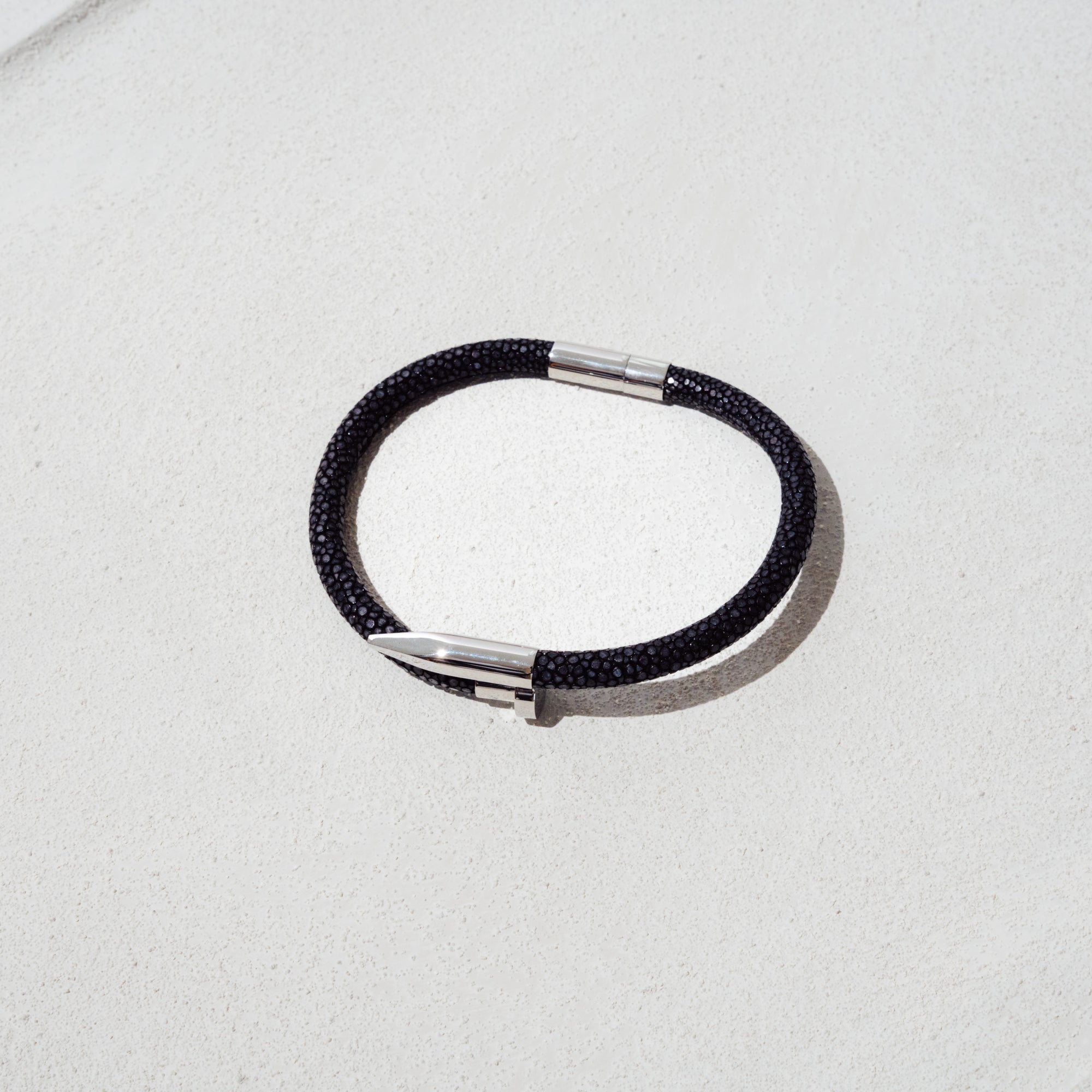 Needle bracelet (black with silver)