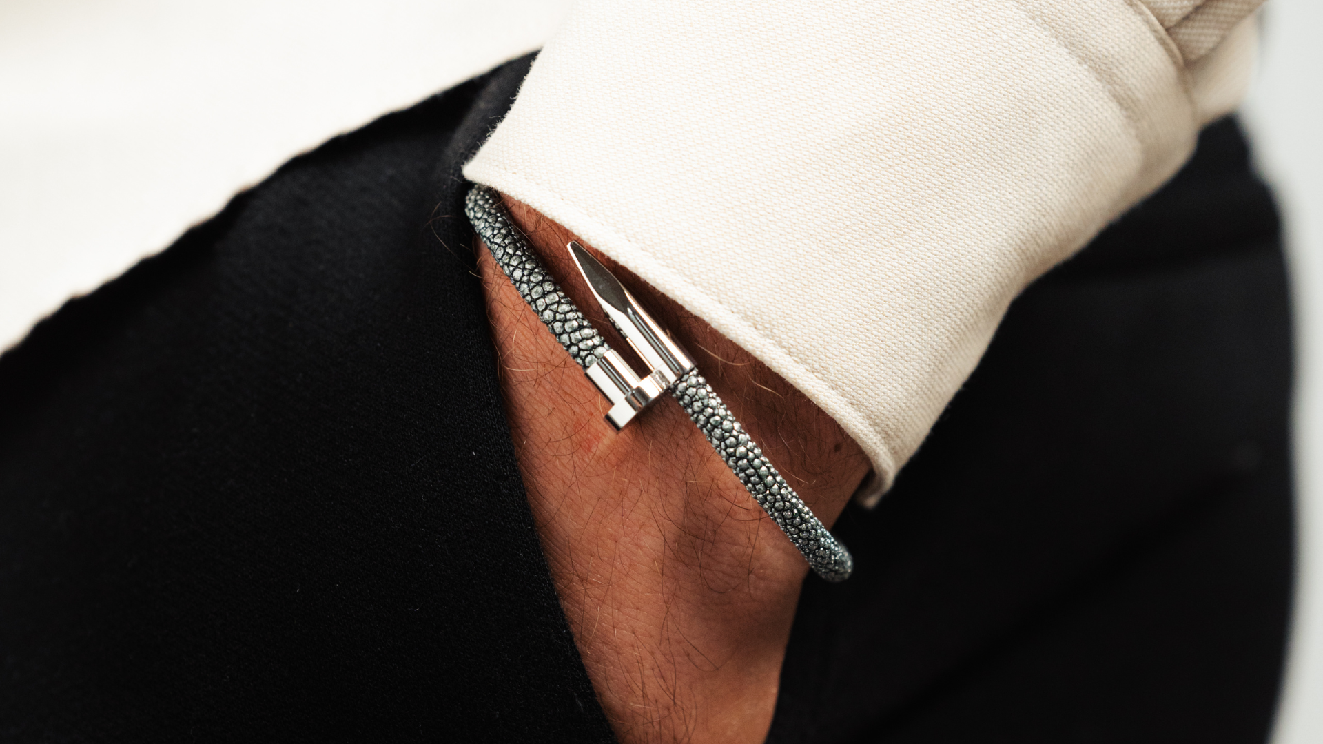 Mens_Bracelet_Needle_Silver_With_Silver